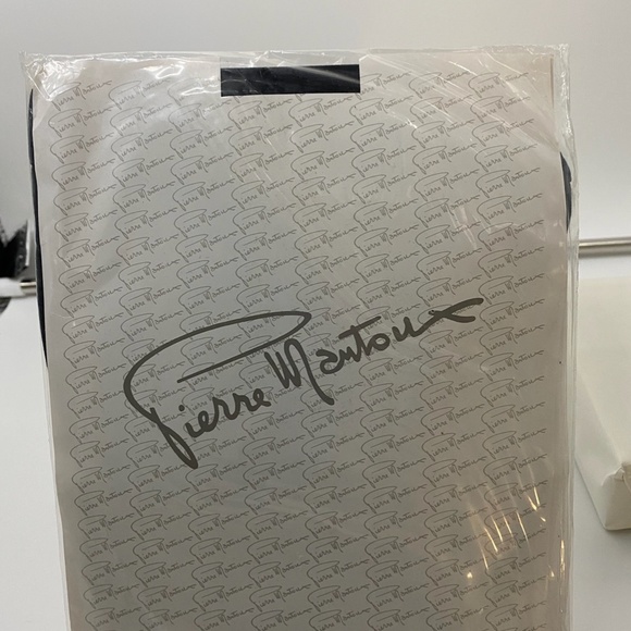 Brand new/never opened Pierre Mantoux Size III Blue Marine Hose - Picture 3 of 3